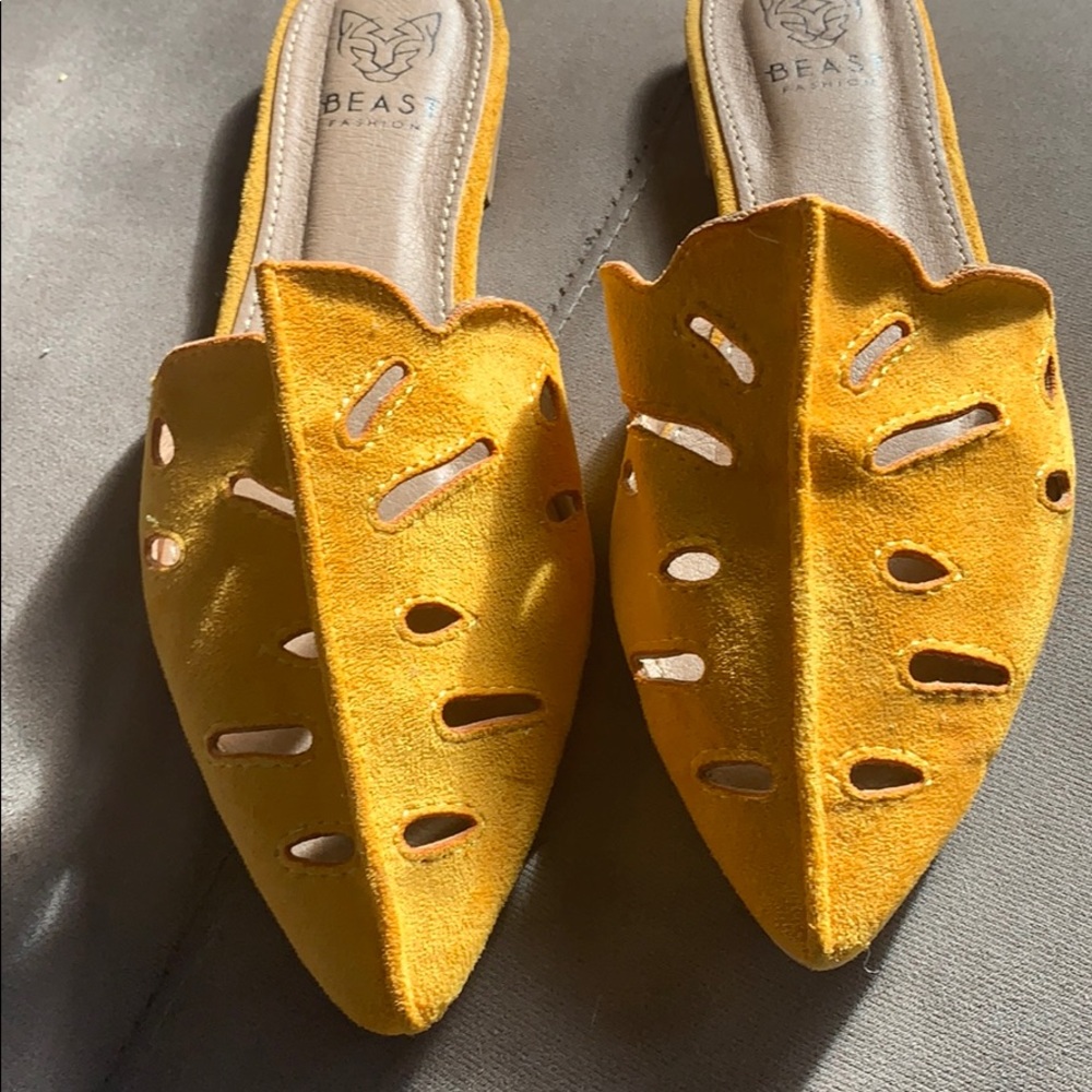 Women’s flats size 7
